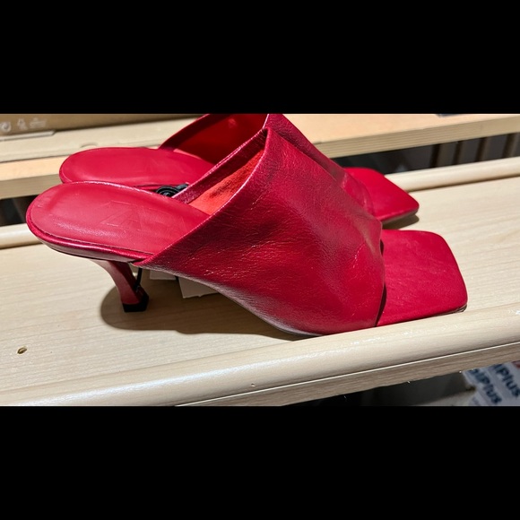 Genuine leather kitten heel slipper - Picture 2 of 2